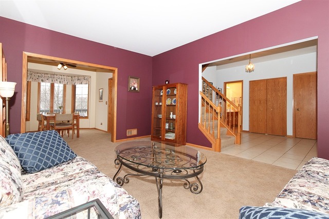 616 Rose Ln, Bartlett, IL 60103 photo 3