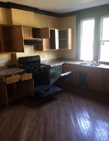 10615 S Champlain Ave, Chicago, IL 60628 photo 3