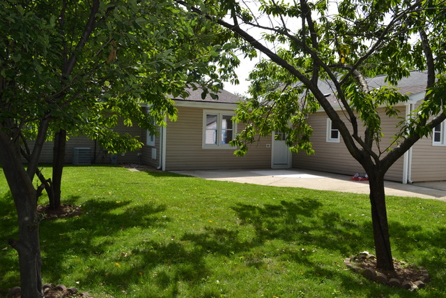 372 Sunset Ln, Wheeling, IL 60090 photo 16