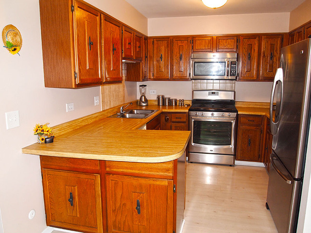 1560 Chesapeake Dr, Hoffman Estates, IL 60192 photo 8