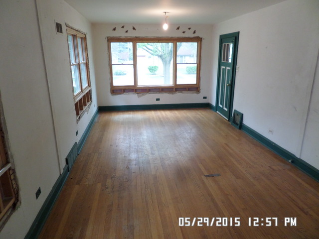 861 Walter Ave, Des Plaines, IL 60016 photo 3