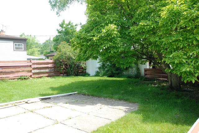 2157 Westview Dr, Des Plaines, IL 60018 photo 2
