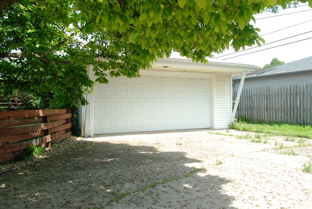 2157 Westview Dr, Des Plaines, IL 60018 photo 3