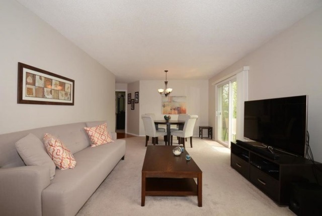 9209 Bumble Bee Dr #2d, Des Plaines, IL 60016 photo 3