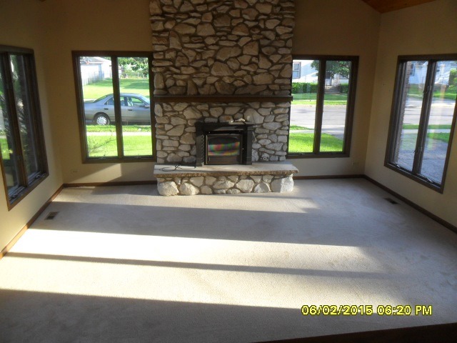 796 Stewart Ave, Elgin, IL 60120 photo 4