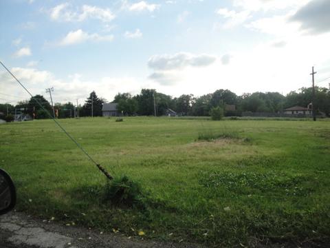 1607 Maple Rd, Joliet, IL 60432 photo 2