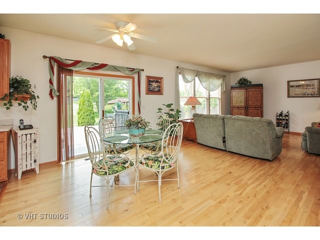 148 E Old Mill Trl, Antioch, IL 60002 photo 5