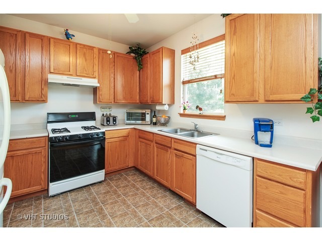 148 E Old Mill Trl, Antioch, IL 60002 photo 6
