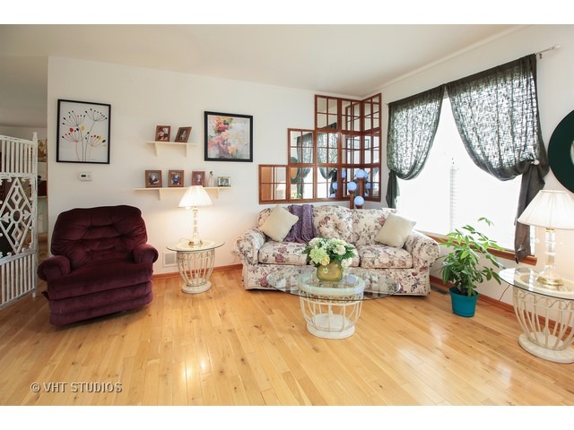 148 E Old Mill Trl, Antioch, IL 60002 photo 4