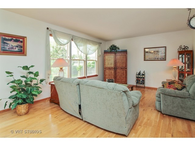 148 E Old Mill Trl, Antioch, IL 60002 photo 8