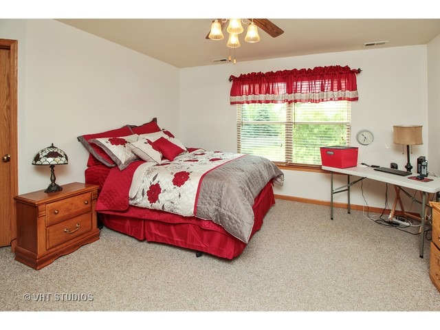 148 E Old Mill Trl, Antioch, IL 60002 photo 9