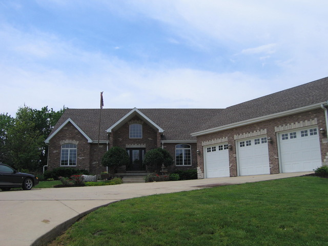 3314 Edgewater Dr, Kankakee, IL 60901 photo 1