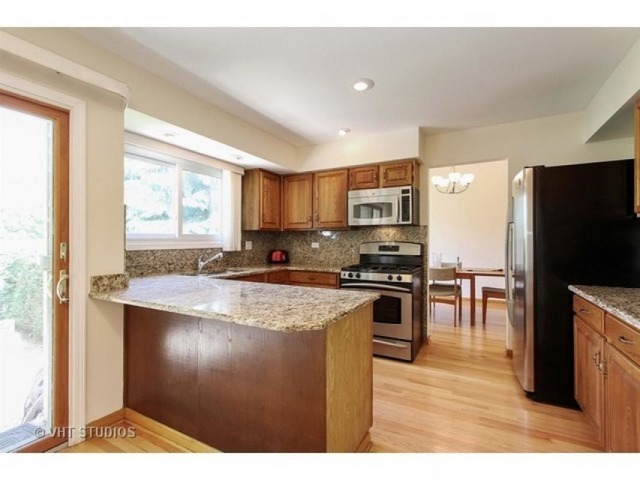 555 Sycamore Ln, Wheeling, IL 60090 photo 6