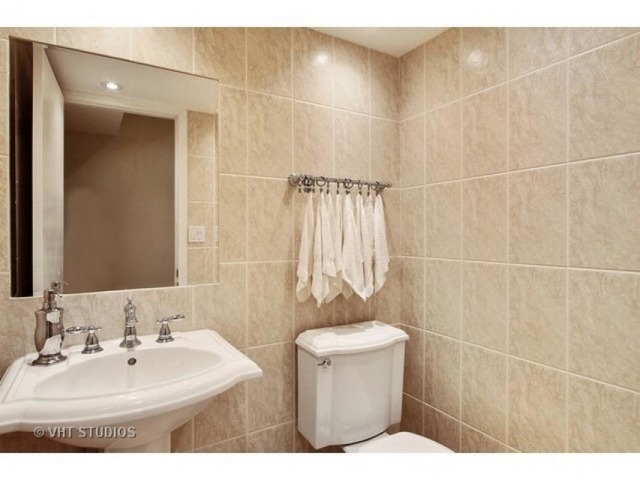 555 Sycamore Ln, Wheeling, IL 60090 photo 17