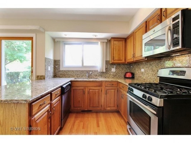 555 Sycamore Ln, Wheeling, IL 60090 photo 7