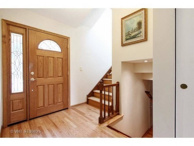 555 Sycamore Ln, Wheeling, IL 60090 photo 2
