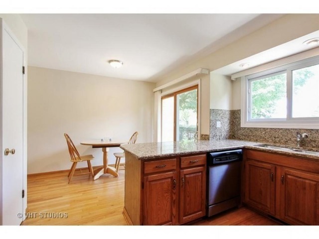 555 Sycamore Ln, Wheeling, IL 60090 photo 8