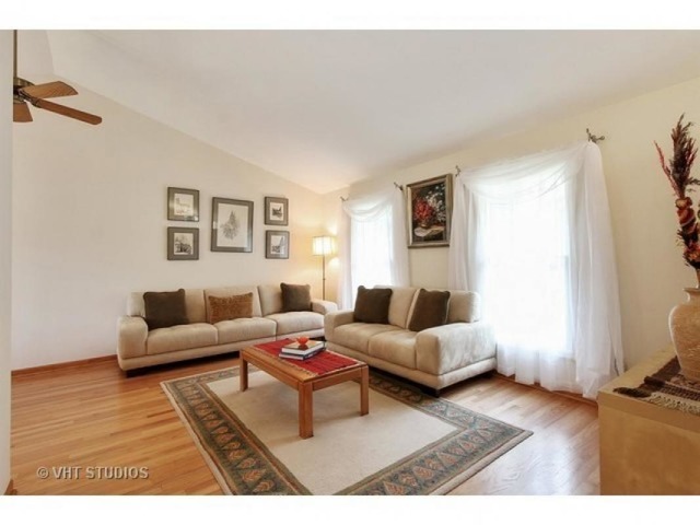 555 Sycamore Ln, Wheeling, IL 60090 photo 4