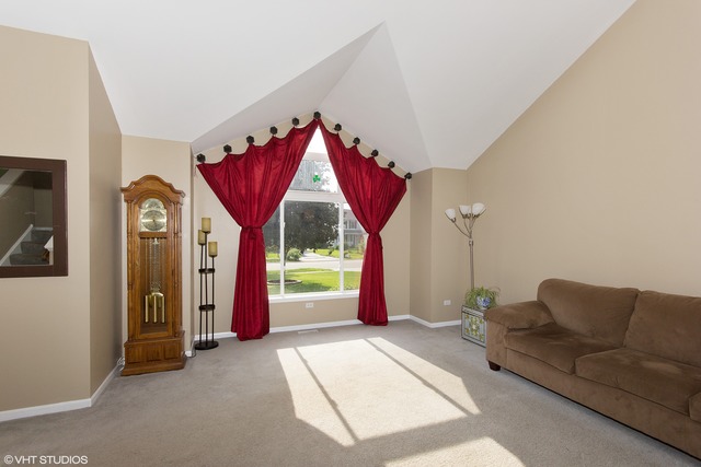 2214 Red Hawk Dr, Plainfield, IL 60586 photo 2