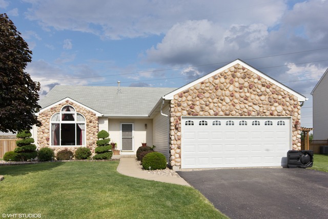 2214 Red Hawk Dr, Plainfield, IL 60586 photo 1