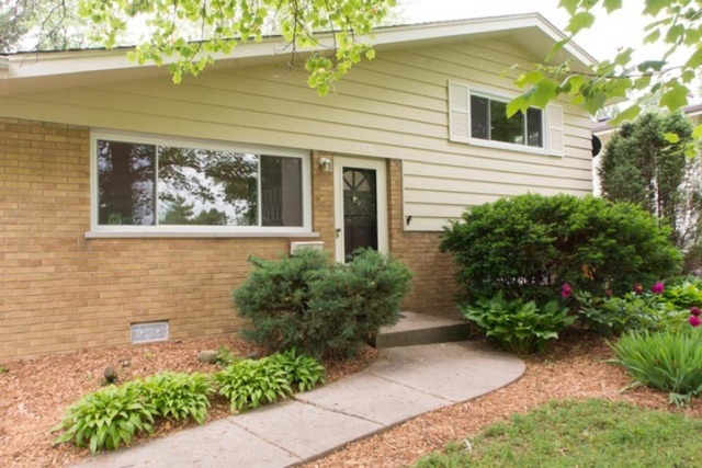 716 Ranch Rd, Wheaton, IL 60187 photo 2