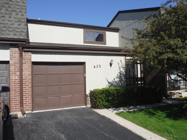 432 Maple Dr, Wheeling, IL 60090 photo 1