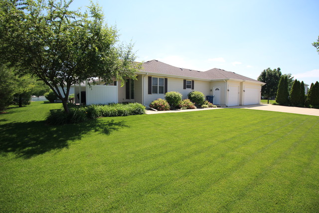 1386 E Cap Cir, Bourbonnais, IL 60914 photo 2