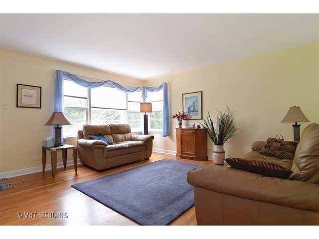 714 S Spring Rd, Elmhurst, IL 60126 photo 2