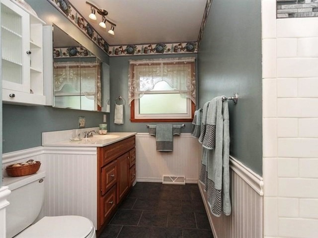 1251 Blackhawk Dr, Elgin, IL 60120 photo 14