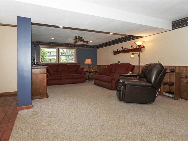 1251 Blackhawk Dr, Elgin, IL 60120 photo 15