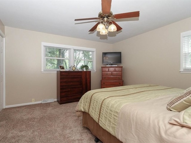 1251 Blackhawk Dr, Elgin, IL 60120 photo 13
