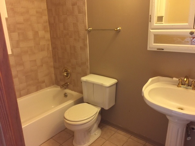 1890 Crescent Ln, Hoffman Estates, IL 60169 photo 8