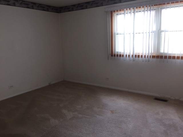 1890 Crescent Ln, Hoffman Estates, IL 60169 photo 5