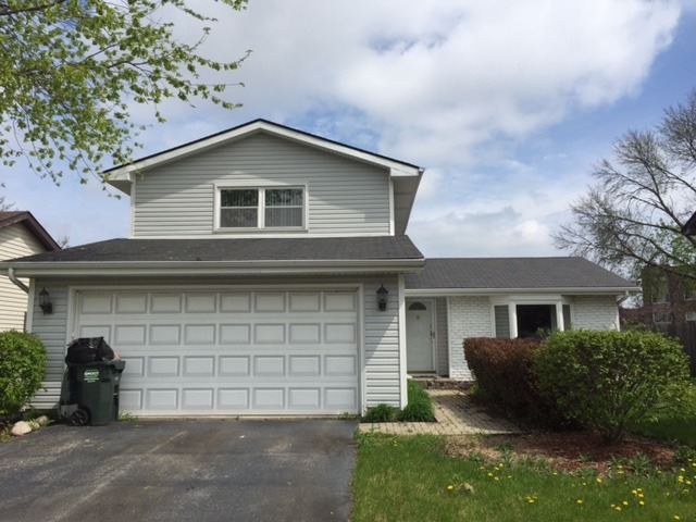 1890 Crescent Ln, Hoffman Estates, IL 60169 photo 1