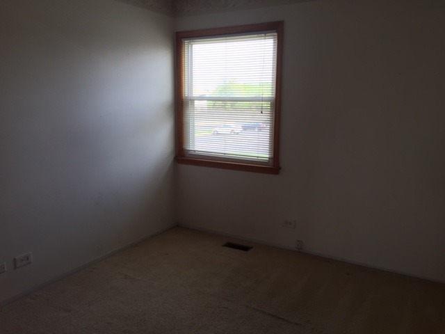 1890 Crescent Ln, Hoffman Estates, IL 60169 photo 7