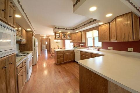 708 S Jackson St, Gardner, IL 60424 photo 4