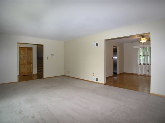 25109 W Willow Dr, Plainfield, IL 60544 photo 3