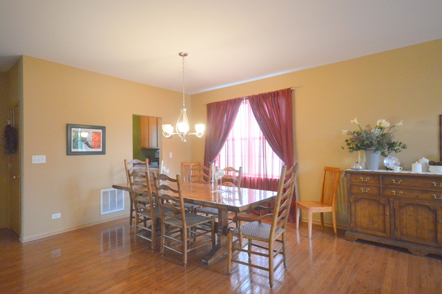 809 Georgetown Dr, Oswego, IL 60543 photo 7