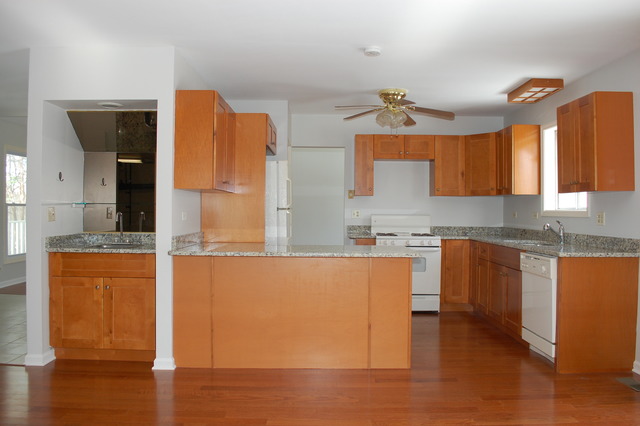 1085 Gannon Dr, Hoffman Estates, IL 60169 photo 8