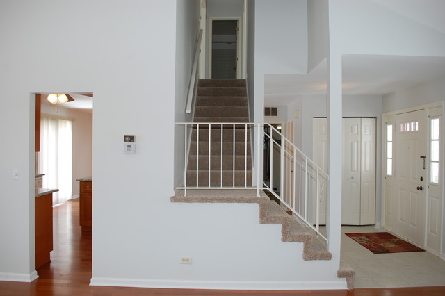 1085 Gannon Dr, Hoffman Estates, IL 60169 photo 5