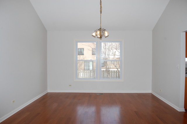 1085 Gannon Dr, Hoffman Estates, IL 60169 photo 3