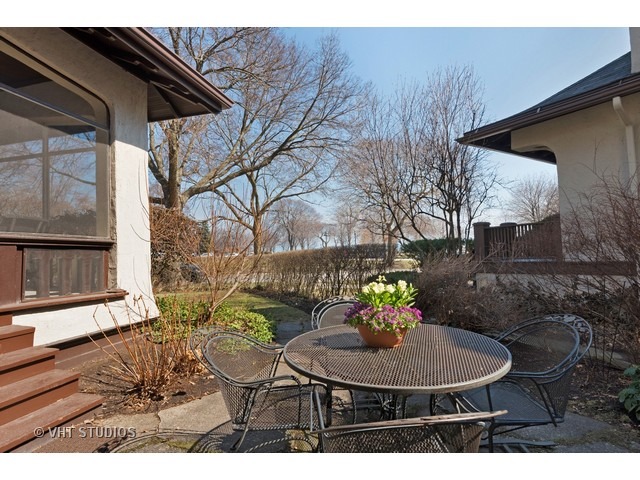 210 Davis St, Evanston, IL 60201 photo 24