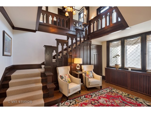 210 Davis St, Evanston, IL 60201 photo 3