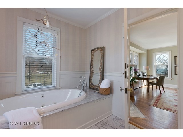 210 Davis St, Evanston, IL 60201 photo 17