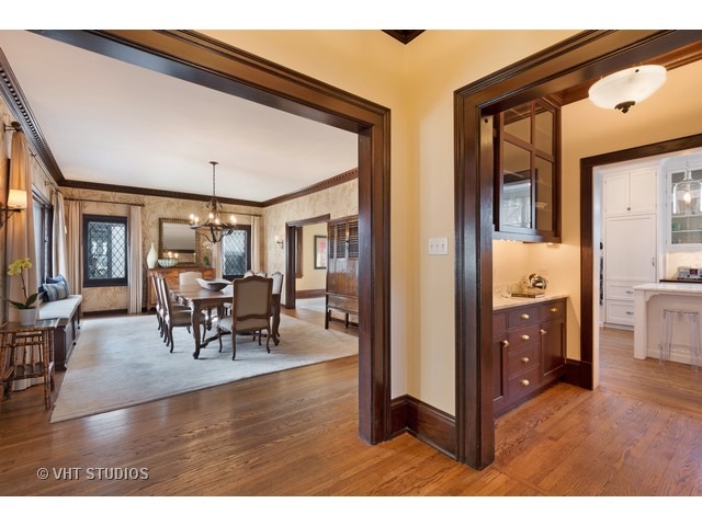 210 Davis St, Evanston, IL 60201 photo 8