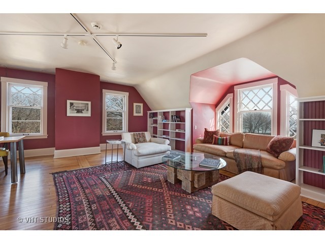 210 Davis St, Evanston, IL 60201 photo 22