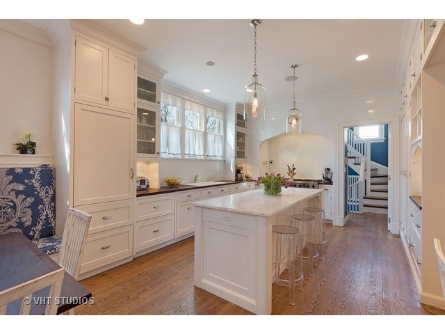 210 Davis St, Evanston, IL 60201 photo 9