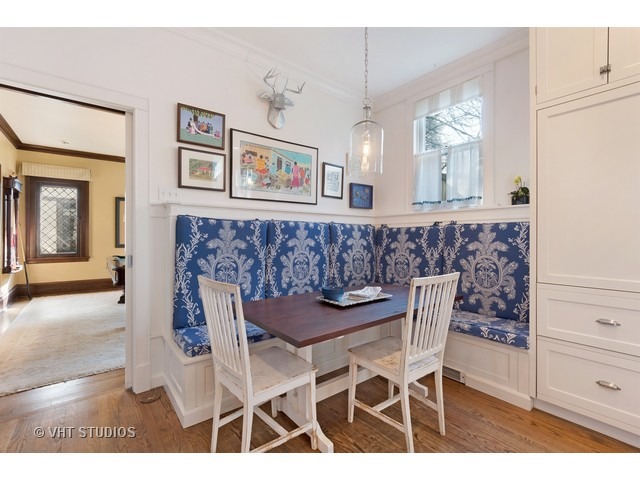 210 Davis St, Evanston, IL 60201 photo 11