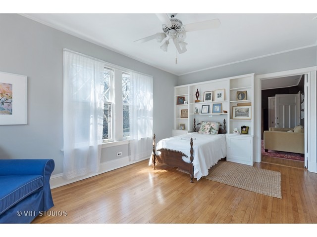 210 Davis St, Evanston, IL 60201 photo 21