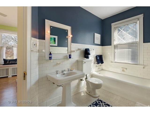 210 Davis St, Evanston, IL 60201 photo 19